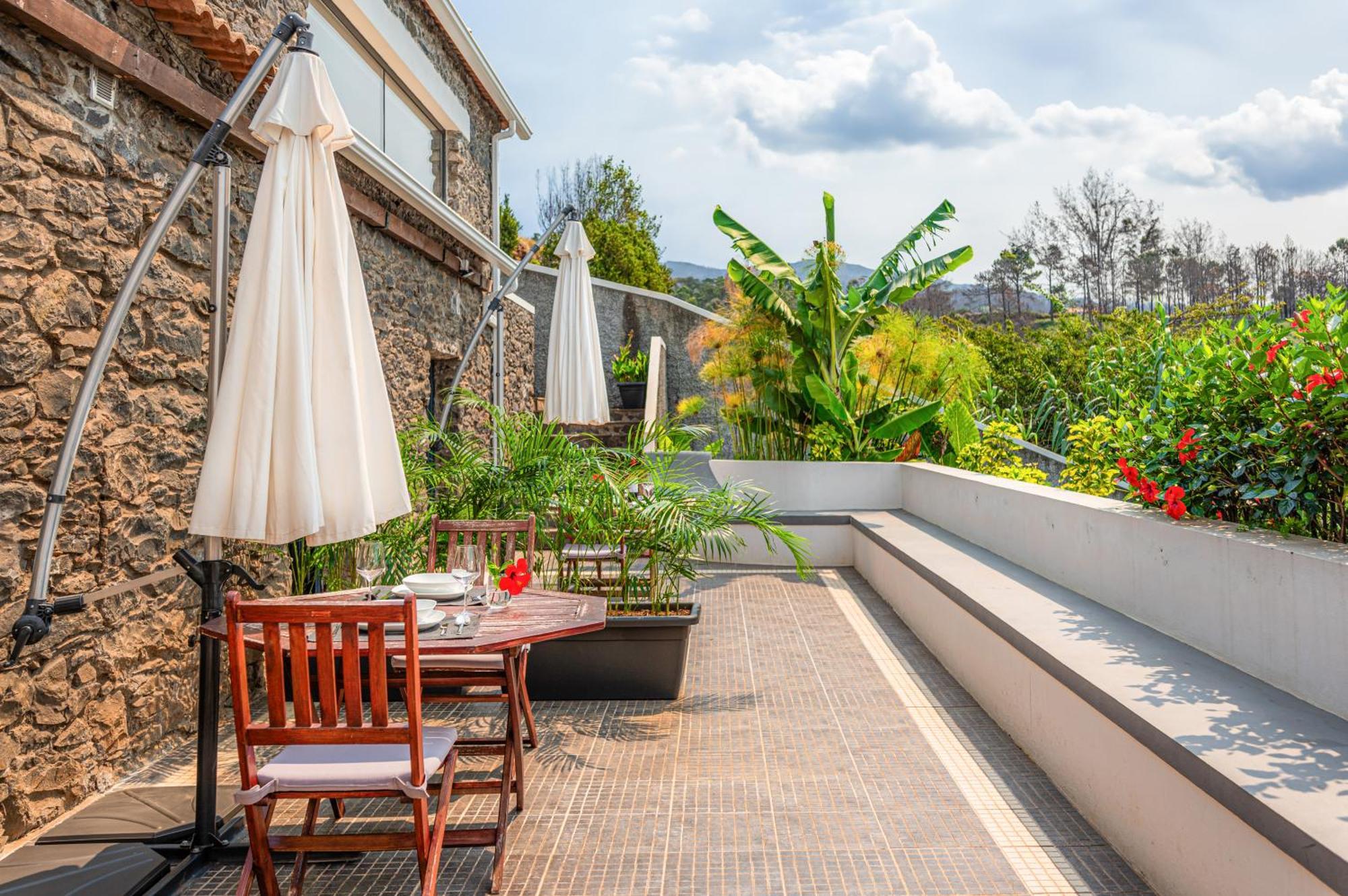 Meerblick - 3-Bett Villa Mit Terrassen & Hot-Tub Fajã da Ovelha Kültér fotó