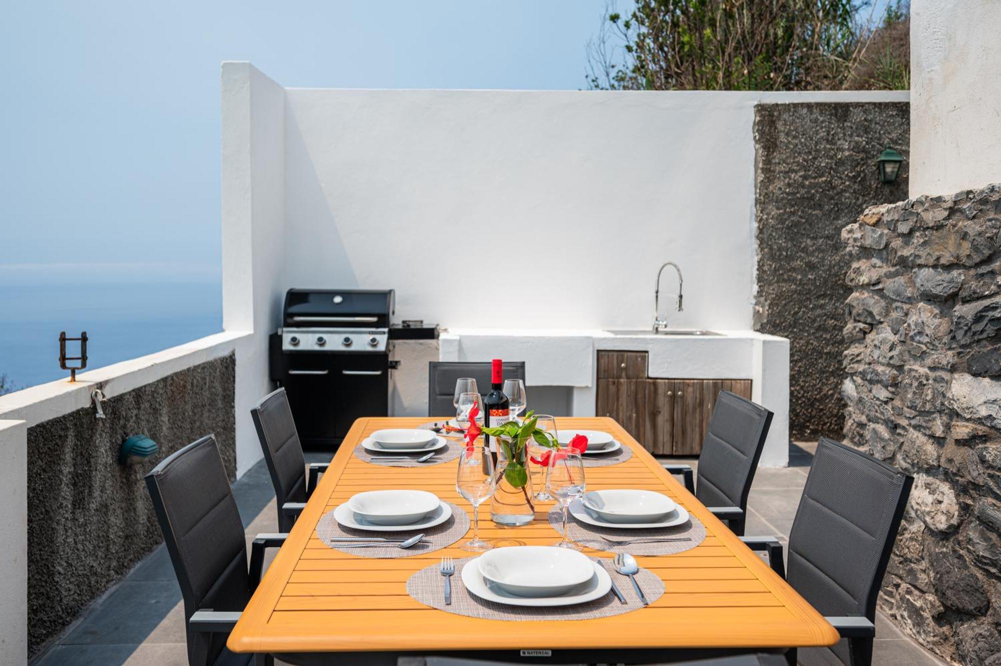 Meerblick - 3-Bett Villa Mit Terrassen & Hot-Tub Fajã da Ovelha Kültér fotó