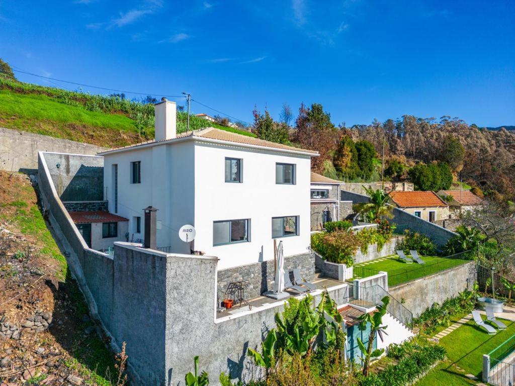 Meerblick - 3-Bett Villa Mit Terrassen & Hot-Tub Fajã da Ovelha Kültér fotó
